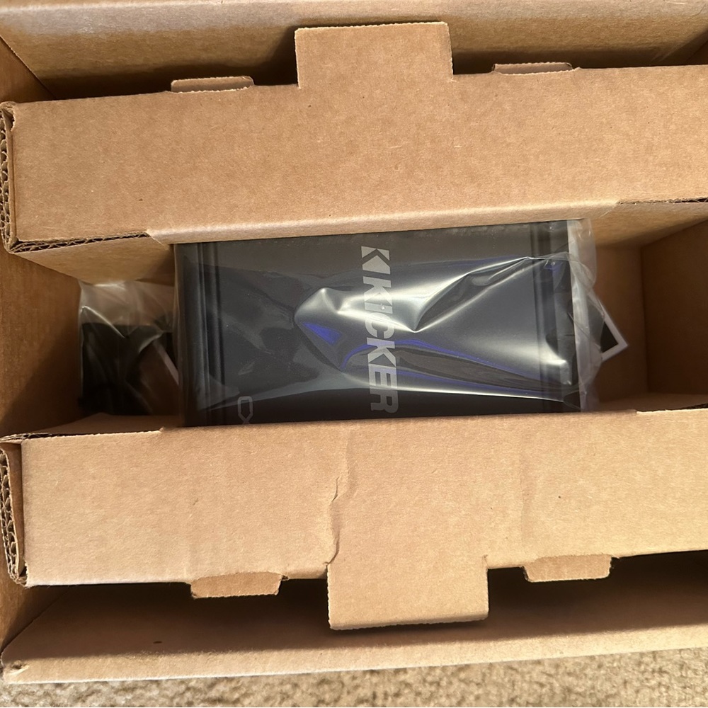 Kicker Amp for Car Stereo System (300 Watt Amp)